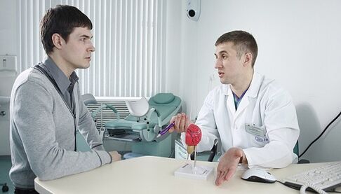 Le médecin prescrit un traitement de la prostatite avec un appareil